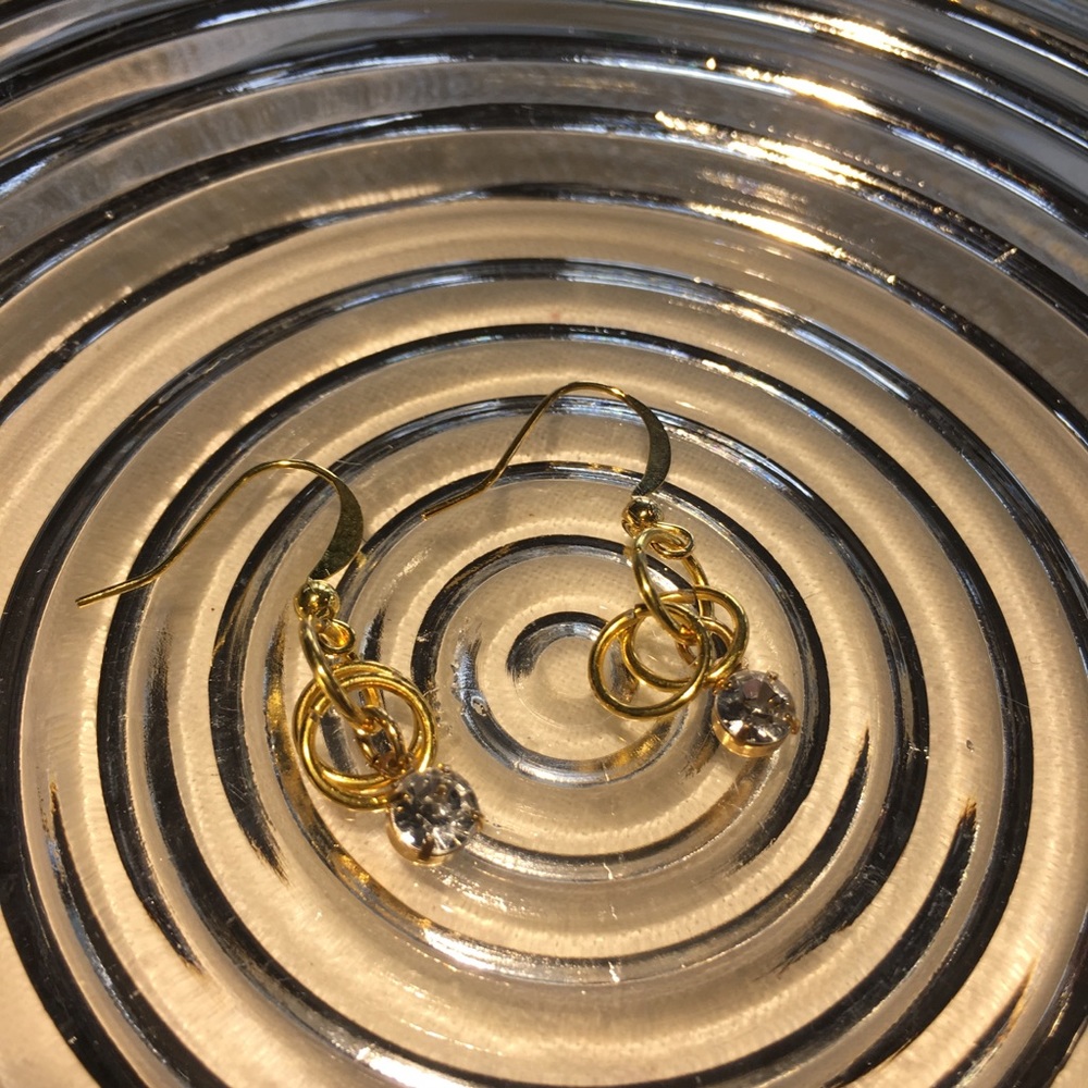 Handcrafted gold and crystal dangle earrings - Picture 5 of 6
